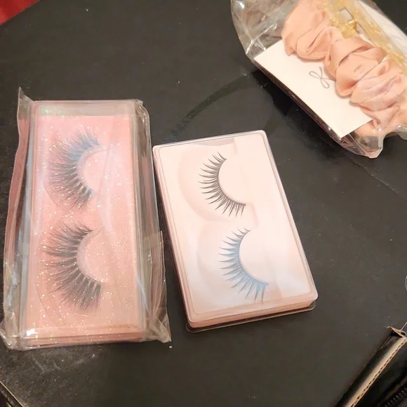 Pretty girl eyelashes 💕 - Picture 4 of 5